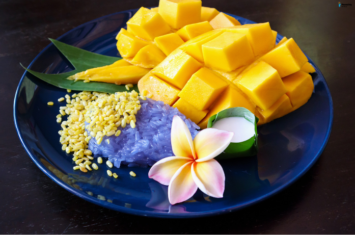 Ripe mangoes, a delicious, vitamin-packed fruits for pregnancy in the summer.